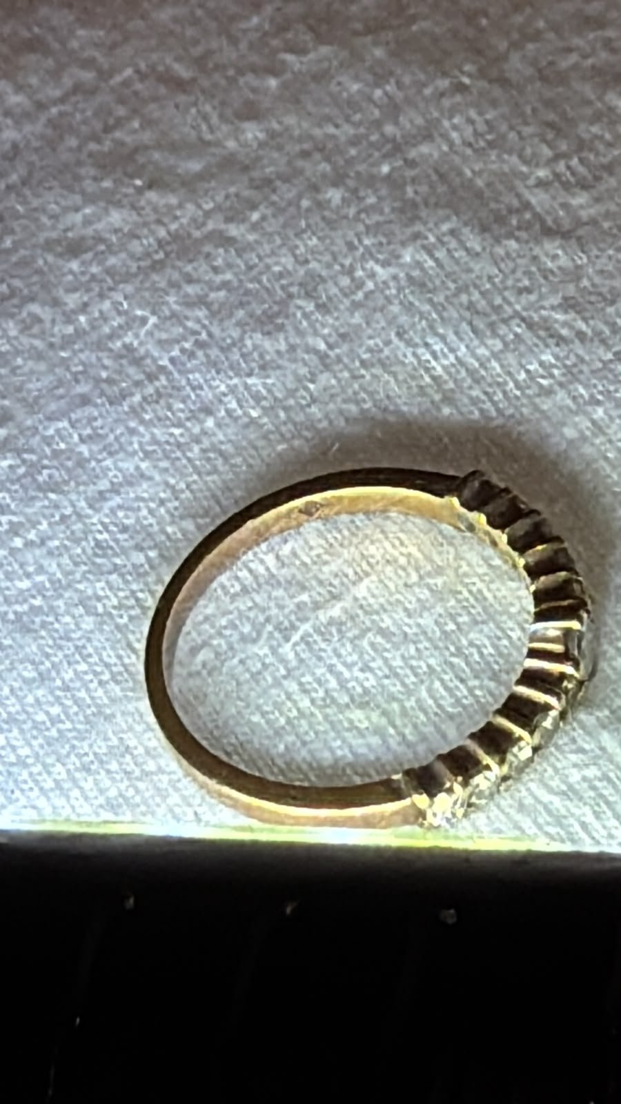 Anel de ouro com diamantes avaliado e comprado pela Ivanovites