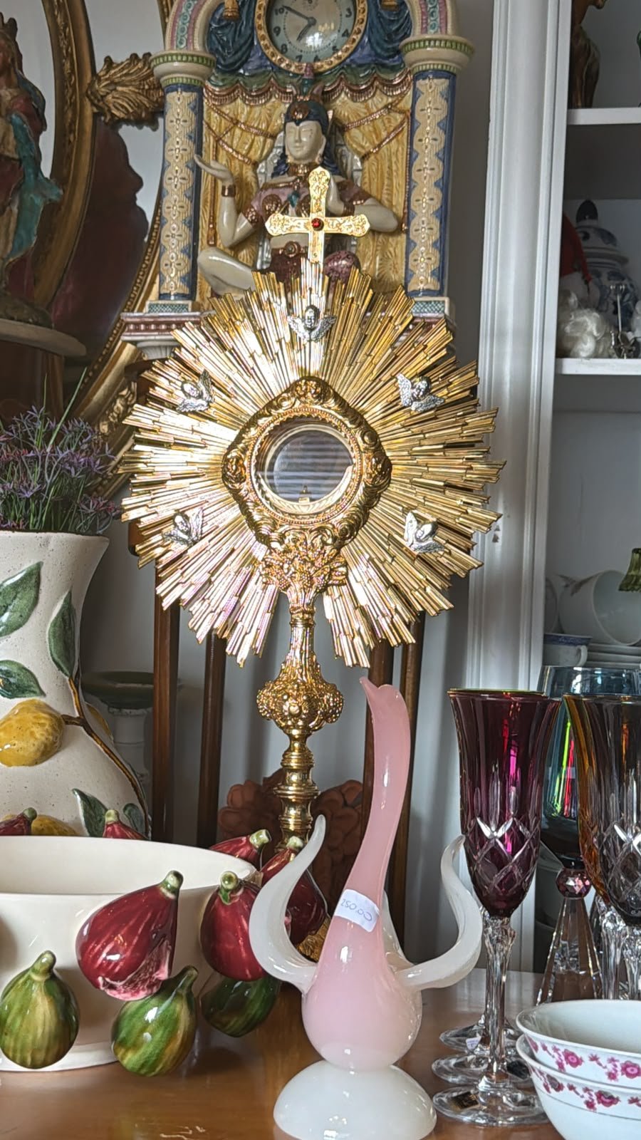 Ostensório dourado ornamentado avaliado pela Ivanovites